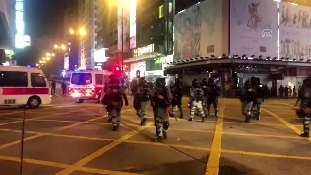 Hong Kong'daki protestolarda bir polis okla yaralandı - HONG Hong Kong'daki protestolarda bir polis okla yaralandı - HONG