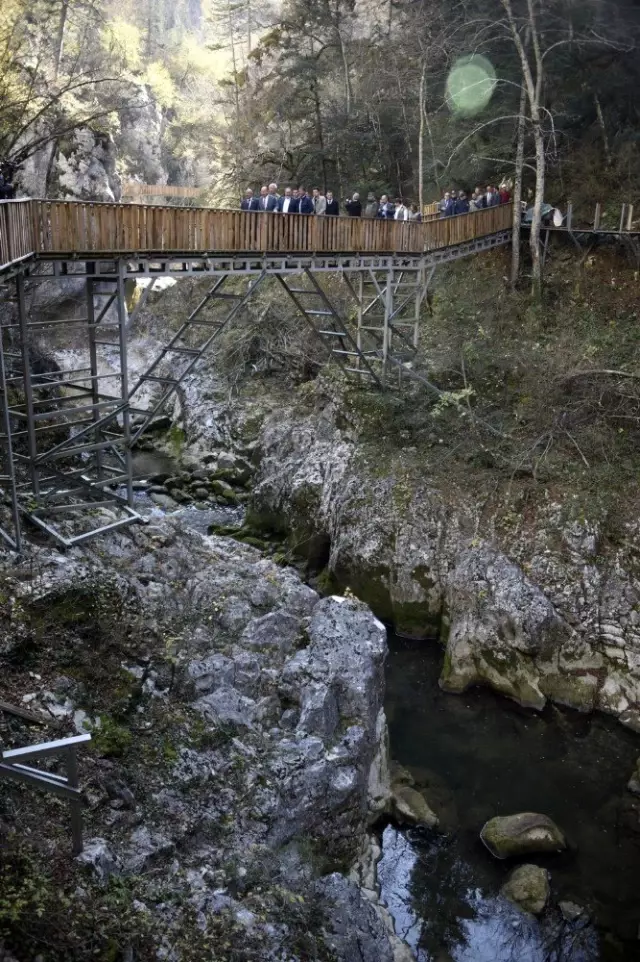 Horma Kanyonu'na 3 kilometrelik yürüyüş parkuru yapıldı Horma Kanyonu'na 3 kilometrelik yürüyüş parkuru yapıldı