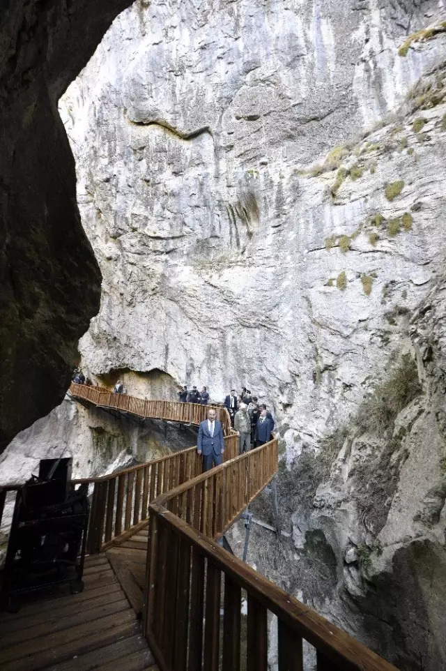 Horma Kanyonu'na 3 kilometrelik yürüyüş parkuru yapıldı Horma Kanyonu'na 3 kilometrelik yürüyüş parkuru yapıldı