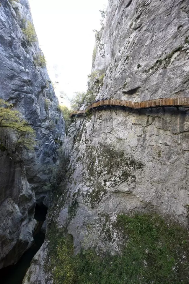 Horma Kanyonu'na 3 kilometrelik yürüyüş parkuru yapıldı Horma Kanyonu'na 3 kilometrelik yürüyüş parkuru yapıldı