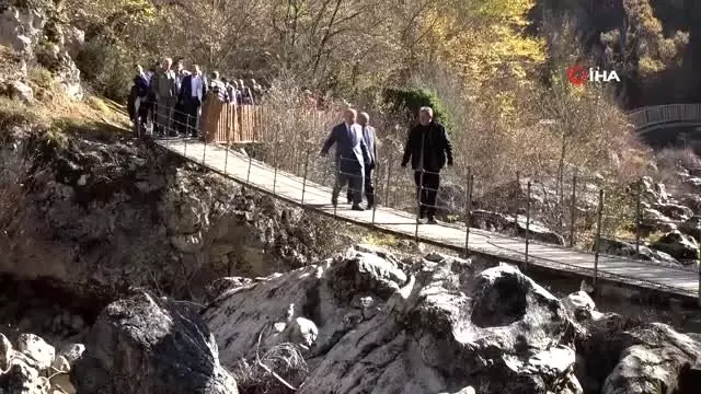 Horma Kanyonuna 3 kilometre uzunluğunda yürüyerek parkuru yapıldı Horma Kanyonuna 3 kilometre uzunluğunda yürüyerek parkuru yapıldı
