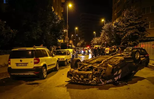 İstanbul'da polisten kaçan otomobil devrildi: 2 yaralı İstanbul'da polisten kaçan otomobil devrildi: 2 yaralı