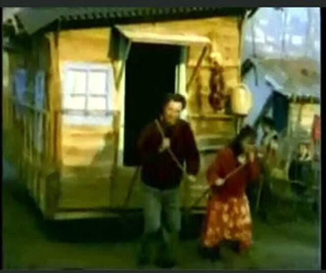 Kemal Sunal filmi gerçek oldu! Ahşap evi kamyon kasasına monte etti