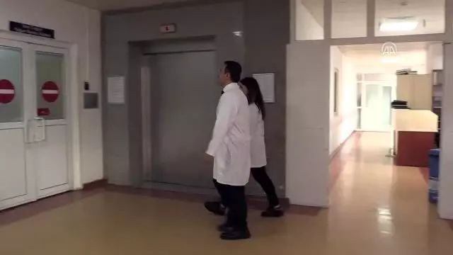 Kendisi gibi prematüre doğan bebekleri sağlığına kavuşturuyor