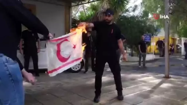 KKTC bayrağını yakan Rumlara sert tepki: