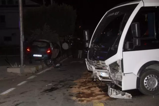 Minibüsün sürücüsü direksiyon koltuğundan böyle fırladı Minibüsün sürücüsü direksiyon koltuğundan böyle fırladı