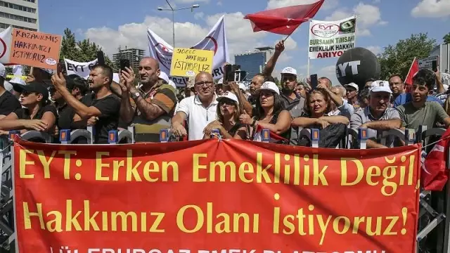 OECD ülkeleri içinde en erken emeklilik yaşı Türkiye'de, diğerlerinde emeklilik yaşı kaç?