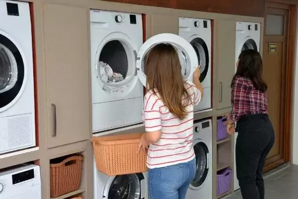 Öğrencilere ücretsiz 'Çamaşır Kafe'