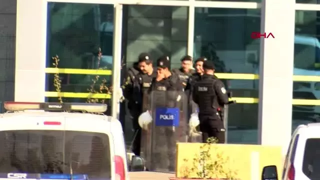 Pendik'te 3 kişiyi öldüren zanlı tutuklandı Pendik'te 3 kişiyi öldüren zanlı tutuklandı
