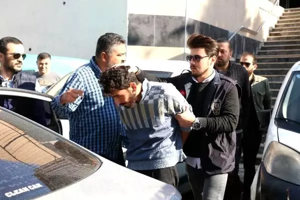 Pendik'te pompalı tüfekle 3 kişiyi öldüren zanlı tutuklandı Pendik'te pompalı tüfekle 3 kişiyi öldüren zanlı tutuklandı