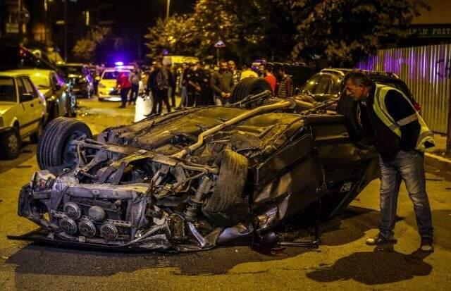 Polisten kaçan araç ortalığı savaş alanına çevirdi! 6 araç zarar gördü