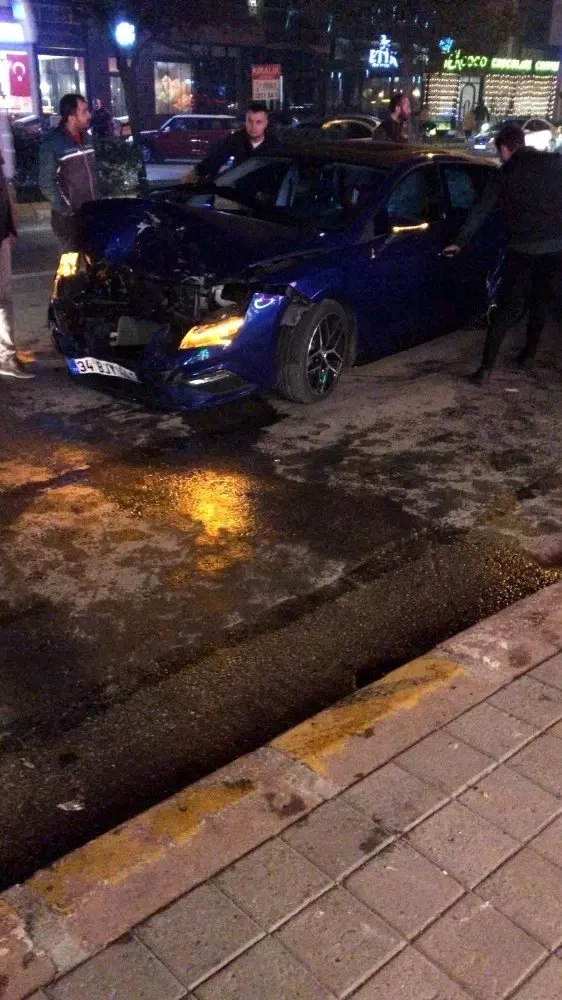 Sakarya'da zincirleme kaza: 3 yaralı Sakarya'da zincirleme kaza: 3 yaralı