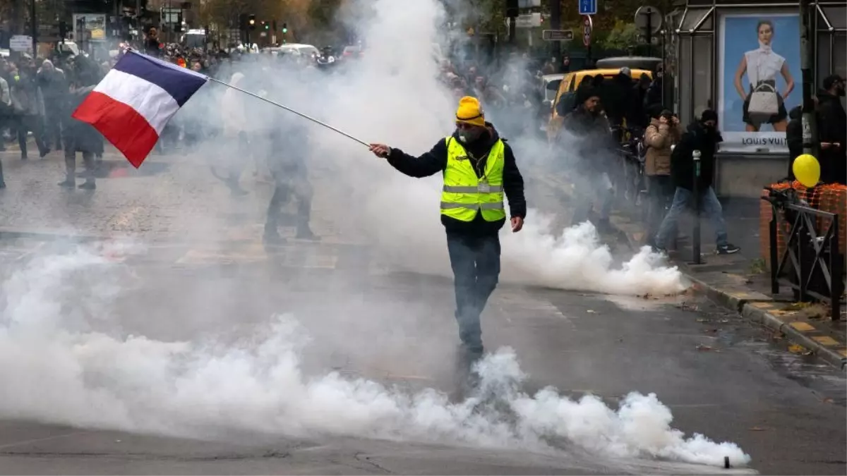 Sarı Yelekliler protestolarının 1. yılı: Paris'te 147 gösterici gözaltına alındı