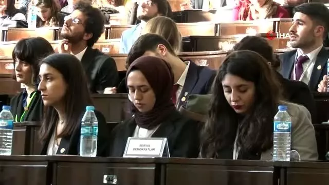 TBMM Başkanı Şentop 'Meclis Simülasyonu' etkinliğinin açılış törenine katıldı TBMM Başkanı Şentop 'Meclis Simülasyonu' etkinliğinin açılış törenine katıldı