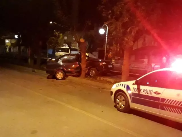 Tosya'da otomobil ağaca çarptı: 1 ağır yaralı Tosya'da otomobil ağaca çarptı: 1 ağır yaralı