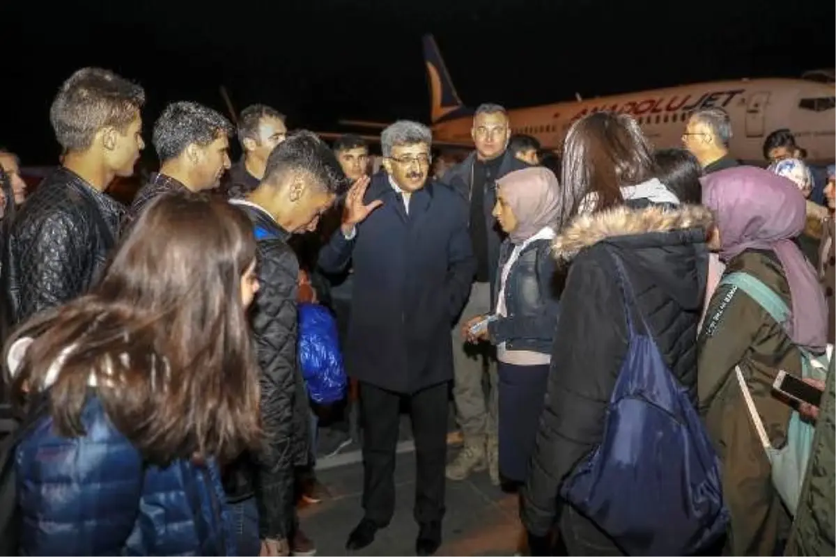 Van ve Ağrı'dan 84 öğrenci, Çanakkale, Ankara ve İstanbul gezisine gönderildi