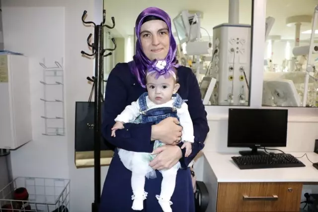 Yaşamaz denilen Hafsa Ceren bebek hayata tutunup 13 aylık oldu Yaşamaz denilen Hafsa Ceren bebek hayata tutunup 13 aylık oldu