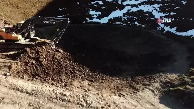 Yayla sakinleri, 12 bin yıllık Dipsiz Göl'ün kurutulmasına destek verdi: Millete bir faydası yok Yayla sakinleri, 12 bin yıllık Dipsiz Göl'ün kurutulmasına destek verdi: Millete bir faydası yok