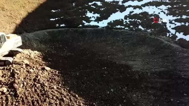 Yayla sakinleri, 12 bin yıllık Dipsiz Göl'ün kurutulmasına destek verdi: Millete bir faydası yok Yayla sakinleri, 12 bin yıllık Dipsiz Göl'ün kurutulmasına destek verdi: Millete bir faydası yok