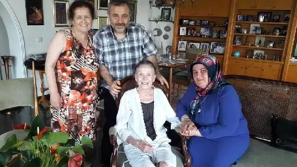 Hayatını kaybeden usta oyuncu Yıldız Kenter'in son fotoğrafları ortaya çıktı Hayatını kaybeden usta oyuncu Yıldız Kenter'in son fotoğrafları ortaya çıktı