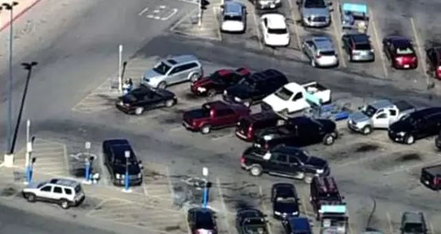 ABD'de AVM otoparkında silahlı saldırı: 3 kişi hayatını kaybetti