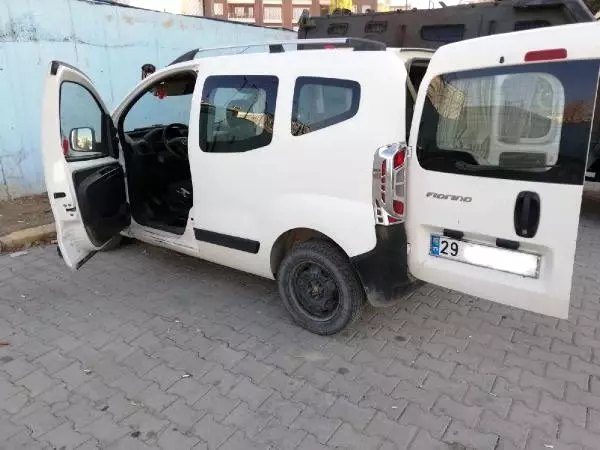 Araç ve hayvan hırsızlığı şüphelisi 3 kişi tutuklandı Araç ve hayvan hırsızlığı şüphelisi 3 kişi tutuklandı