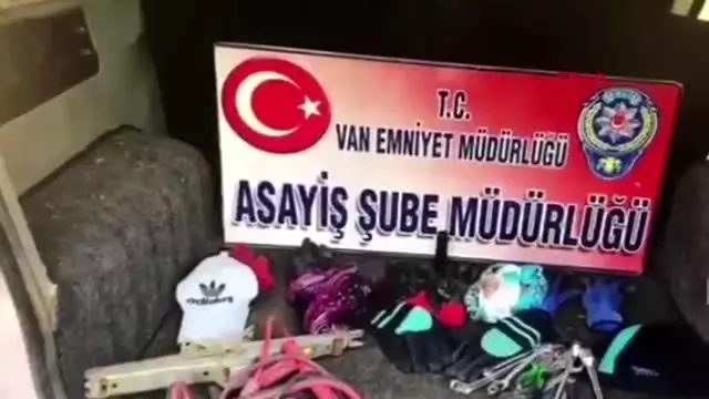 Araç ve hayvan hırsızlığı şüphelisi 3 kişi tutuklandı Araç ve hayvan hırsızlığı şüphelisi 3 kişi tutuklandı
