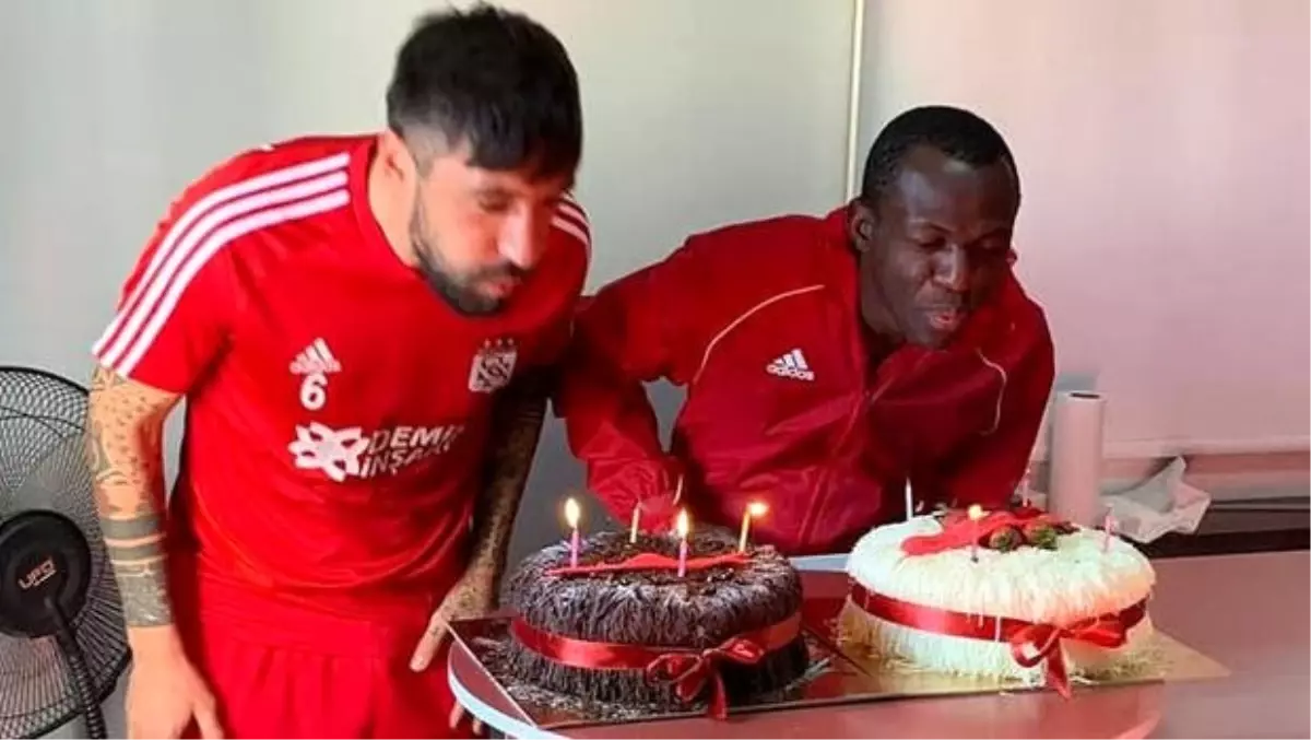 Arouna Kone ve Paul Papp'ın doğum günü kutlandı
