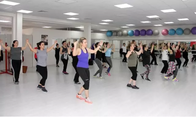 Bayraklı'da spor kursları devam ediyor