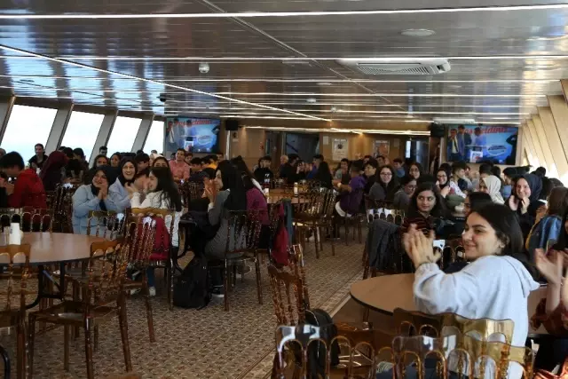 Çekmeköy'ün liseli öğrencileri Boğaz turunda