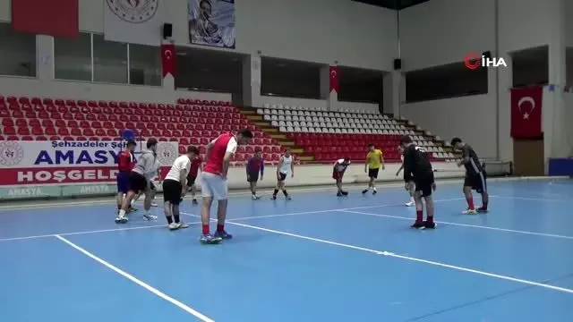 Dünya 3.'sü hokeyciler Amasya'ya transfer oldu Dünya 3.'sü hokeyciler Amasya'ya transfer oldu