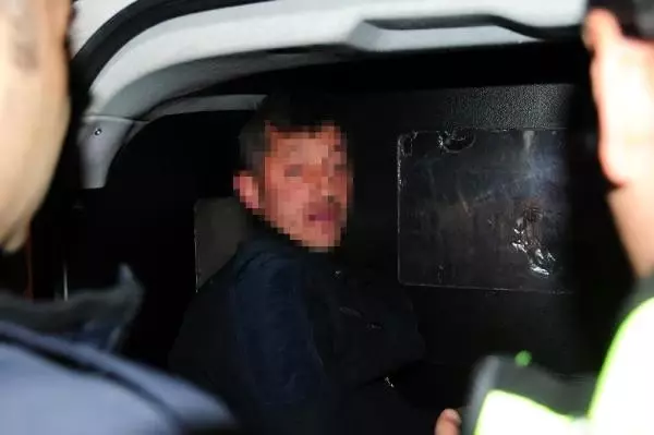 Dur ihtarına uymayan sürücü alkollü, otomobilde ise silah bulundu Dur ihtarına uymayan sürücü alkollü, otomobilde ise silah bulundu