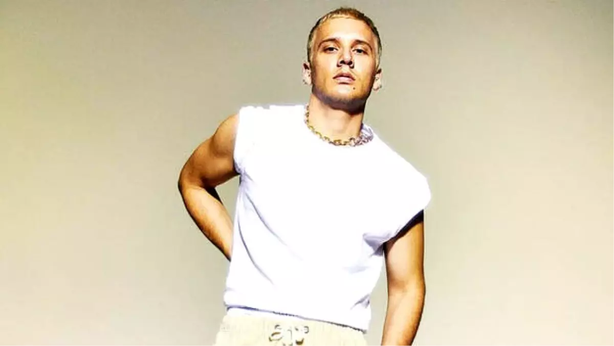 Edis eski fotoğraflarını sildi