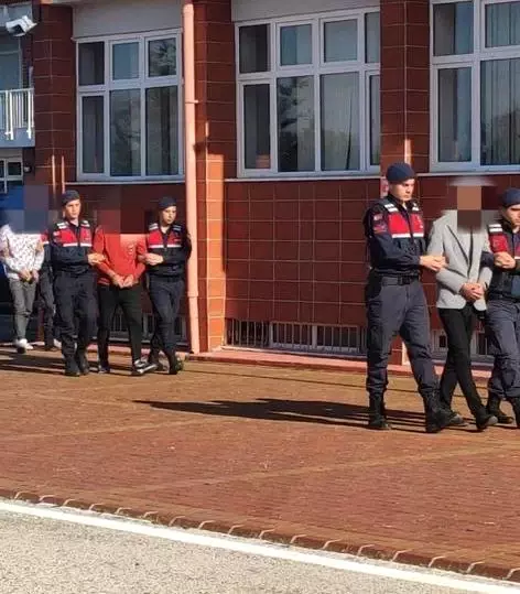 Enerji ve nakil kablosu çalan üç kişi yakalandı Enerji ve nakil kablosu çalan üç kişi yakalandı