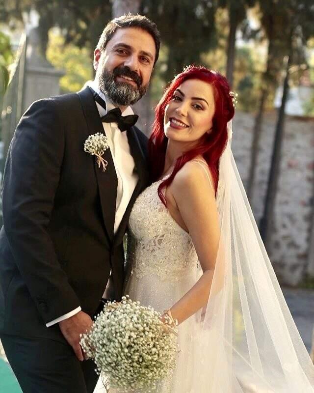 Erhan Çelik, eşi Özlem Gültekin'e sarıldığı fotoğrafını paylaştı