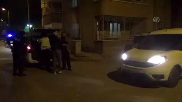 Hafif ticari araçla motosiklet çarpıştı: 1 yaralı Hafif ticari araçla motosiklet çarpıştı: 1 yaralı