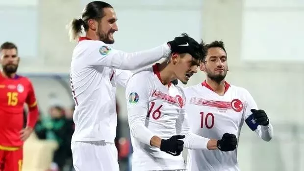 Hakan Çalhanoğlu konuştu: Enes bana bırak dedi.. Hakan Çalhanoğlu konuştu: Enes bana bırak dedi..