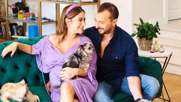 Hazal Kaya, Ali Atay çiftinin bebekleri dünyaya geldi Hazal Kaya, Ali Atay çiftinin bebekleri dünyaya geldi