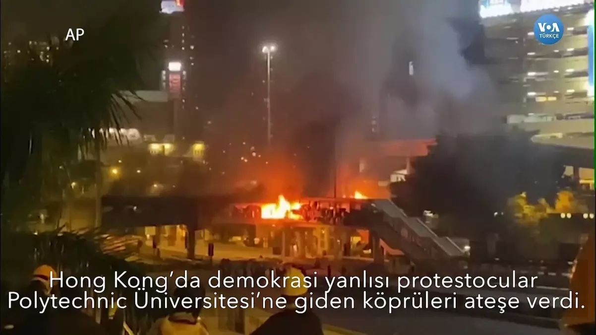 Hong Kong'da Göstericilerden Polise Karşı Sapanlı Oklu Savunma