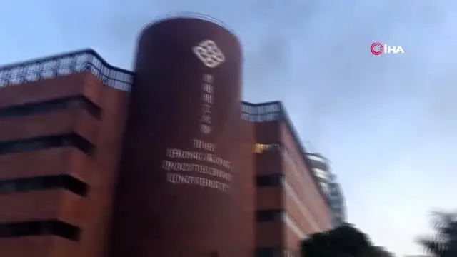 - Hong Kong protestolarında tansiyon yükseliyor- Polis Politeknik Üniversitesinde girdi, öğrenciler...