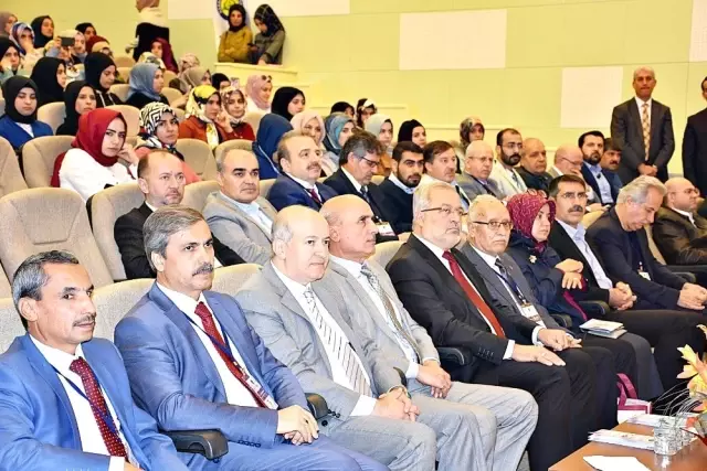 HRÜ'de II. Uluslararası Mevlid-i Nebi sempozyumu yapıldı HRÜ'de II. Uluslararası Mevlid-i Nebi sempozyumu yapıldı
