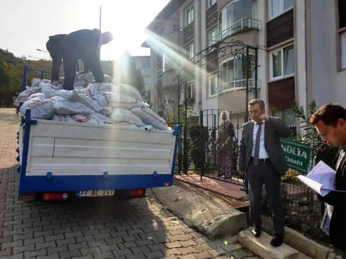 İhtiyaç sahiplerine PTT eliyle kömür yardımı
