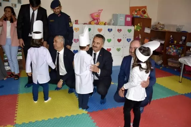 İlkokul öğrencileri Kızılay Haftasını kutladılar İlkokul öğrencileri Kızılay Haftasını kutladılar