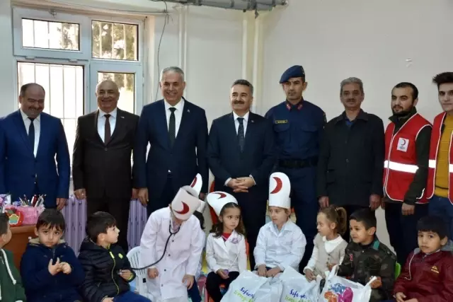 İlkokul öğrencileri Kızılay Haftasını kutladılar İlkokul öğrencileri Kızılay Haftasını kutladılar