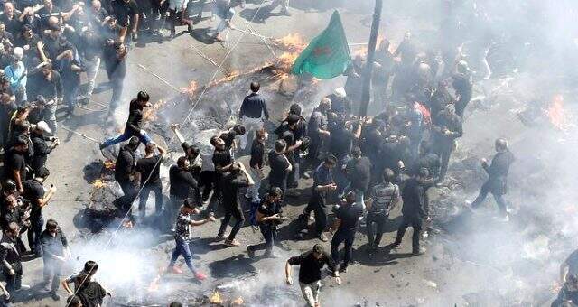 İran'da benzin zammı protestolarında 12 kişi hayatını kaybetti