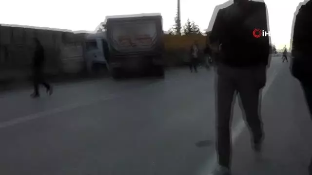 Kediyi ezmek istemeyen tır sürücüsü, tırla çarpıştı: 1 yaralı