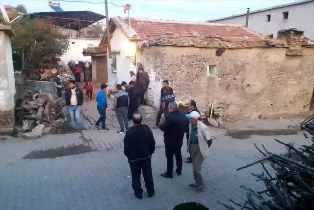 Manisa'da karbonmonoksit gazından zehirlenen yaşlı çift ve torunları öldü Manisa'da karbonmonoksit gazından zehirlenen yaşlı çift ve torunları öldü