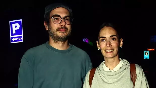Melisa Sözen ile Harun Tekin el ele! Akşam yürüyüşüne çıktık... Melisa Sözen ile Harun Tekin el ele! Akşam yürüyüşüne çıktık...