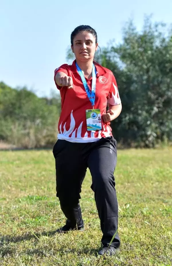 Oğlu için tatamide rakip tanımıyor Oğlu için tatamide rakip tanımıyor