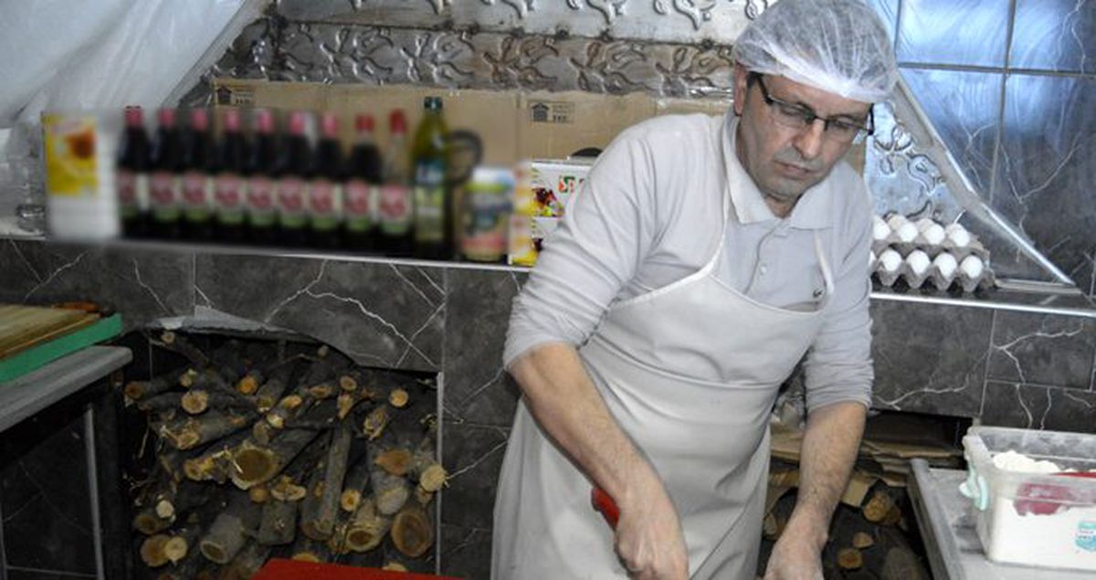 Öğretmen kızına destek olmak için geldiği Ağrı'da iş yeri açtı